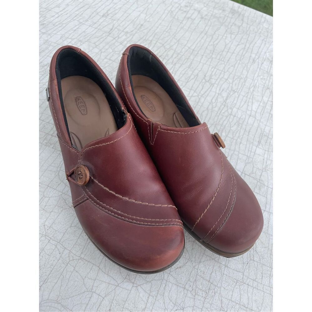 ✅KEEN Mora Button Shoe - Women's brown leather slip on